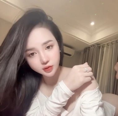 Chu Thúy Quỳnh body hot