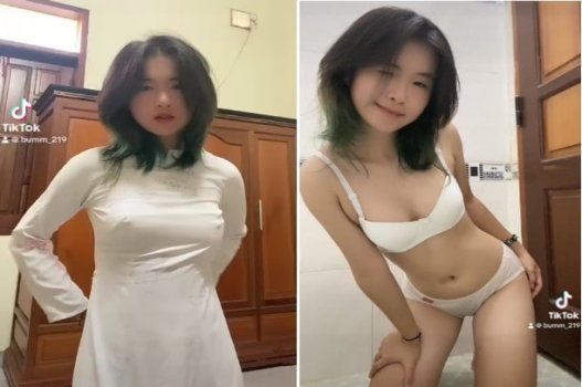 Nữ sinh thích nếm vị ngọt từ quần lót ren