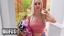 Skylar Vox debut với bộ phim 18+