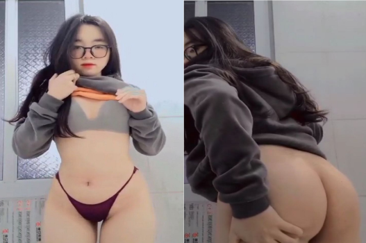 Yêu cô gái trẻ đeo kính cận với vòng 3 quyến rũ