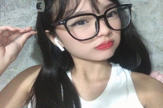 Gợi cảm đeo kính cận khiêu dâm